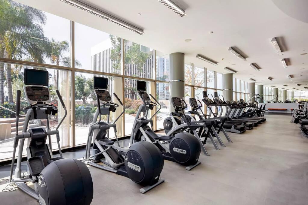Ferienwohnung Lovely Upscale High Rise Private Parking & Pool Los Angeles Exterior foto
