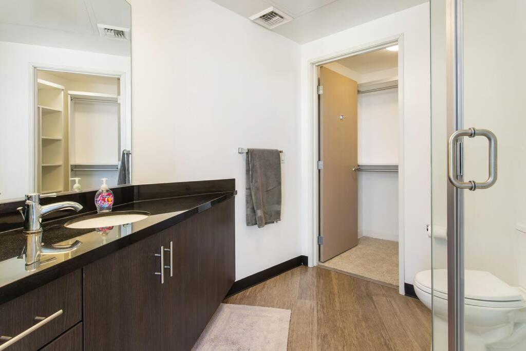 Ferienwohnung Lovely Upscale High Rise Private Parking & Pool Los Angeles Exterior foto