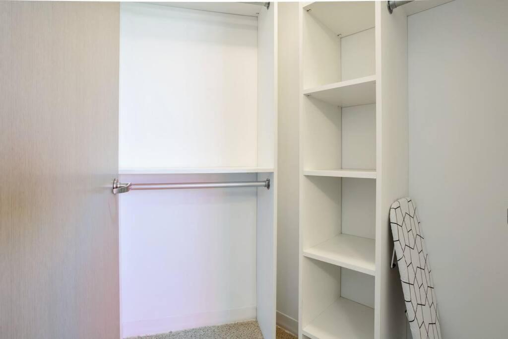 Ferienwohnung Lovely Upscale High Rise Private Parking & Pool Los Angeles Exterior foto