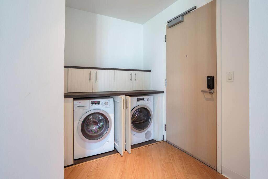 Ferienwohnung Lovely Upscale High Rise Private Parking & Pool Los Angeles Exterior foto