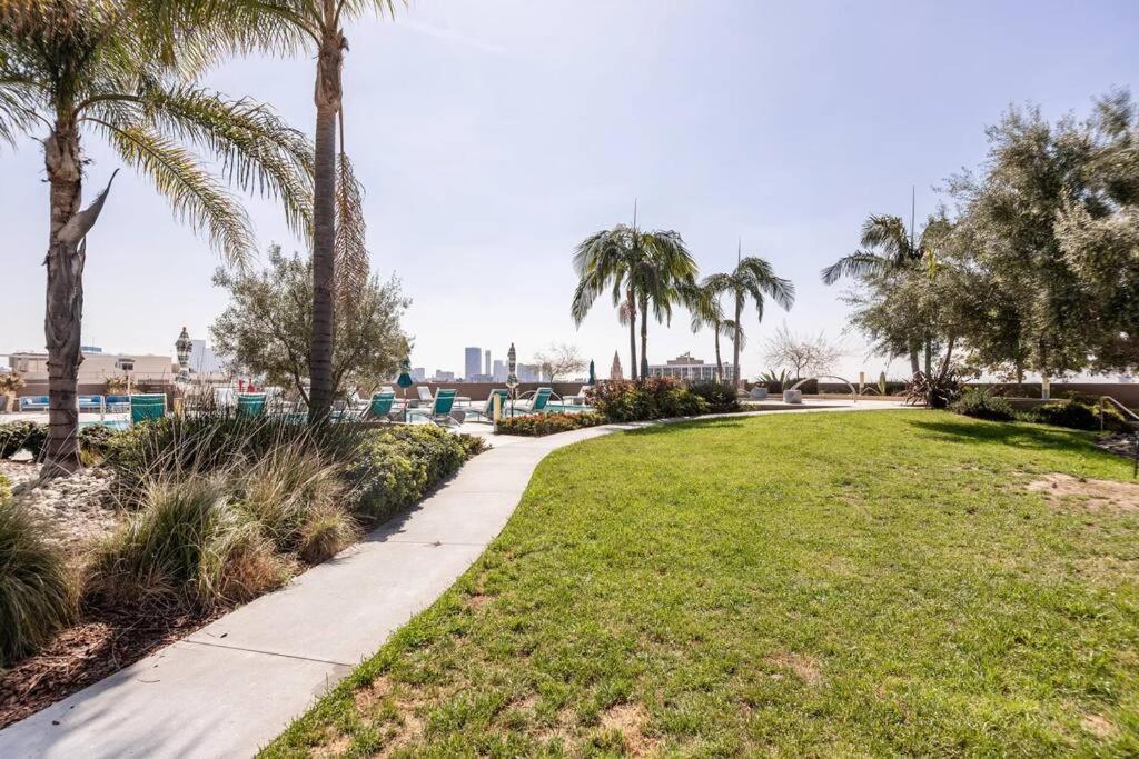 Ferienwohnung Lovely Upscale High Rise Private Parking & Pool Los Angeles Exterior foto