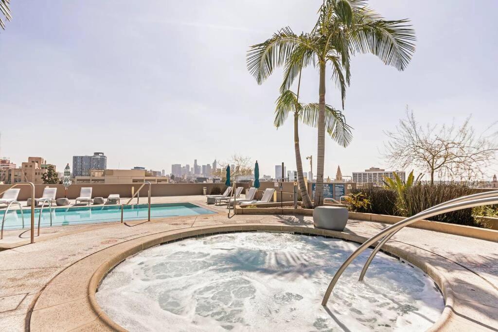 Ferienwohnung Lovely Upscale High Rise Private Parking & Pool Los Angeles Exterior foto