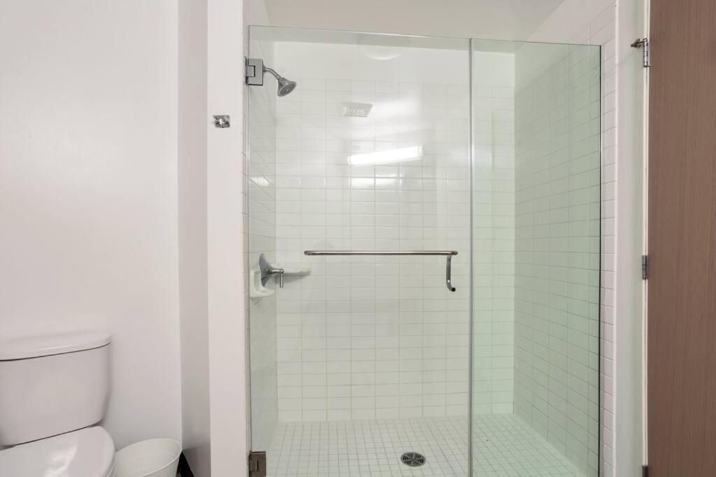 Ferienwohnung Lovely Upscale High Rise Private Parking & Pool Los Angeles Exterior foto