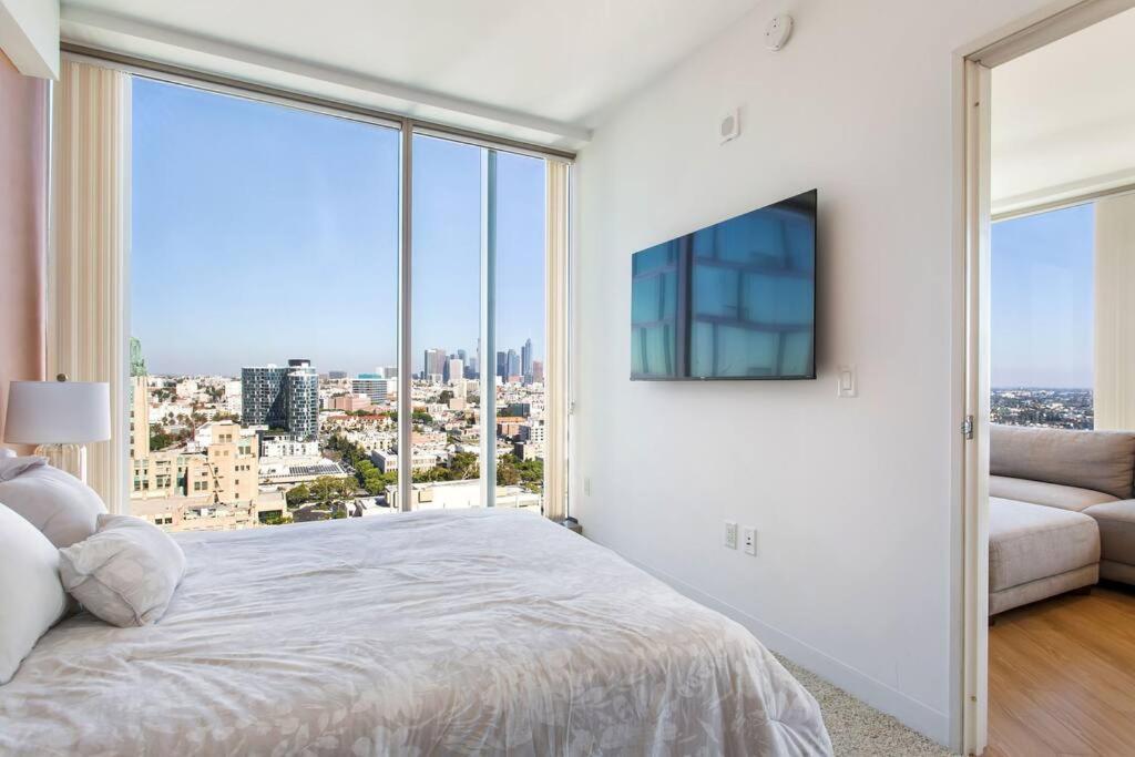 Ferienwohnung Lovely Upscale High Rise Private Parking & Pool Los Angeles Exterior foto