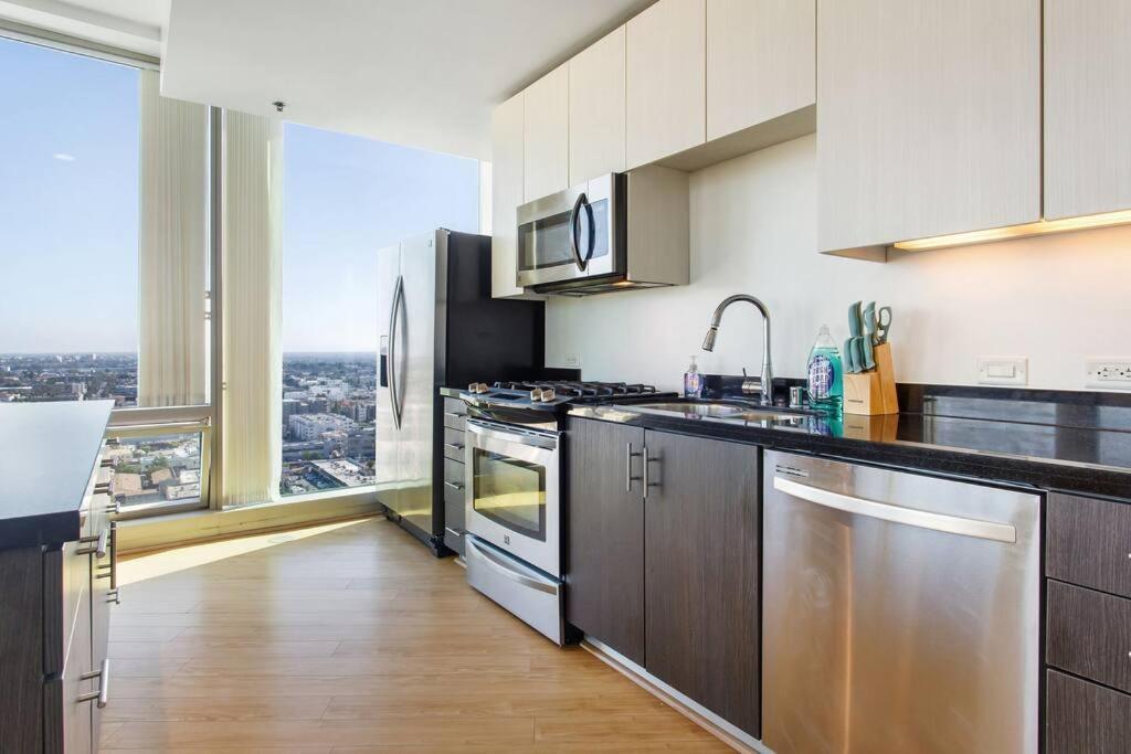 Ferienwohnung Lovely Upscale High Rise Private Parking & Pool Los Angeles Exterior foto