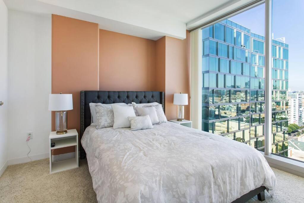 Ferienwohnung Lovely Upscale High Rise Private Parking & Pool Los Angeles Exterior foto
