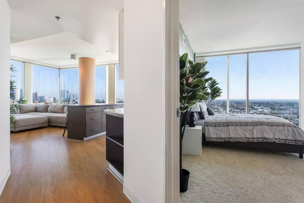 Ferienwohnung Lovely Upscale High Rise Private Parking & Pool Los Angeles Exterior foto