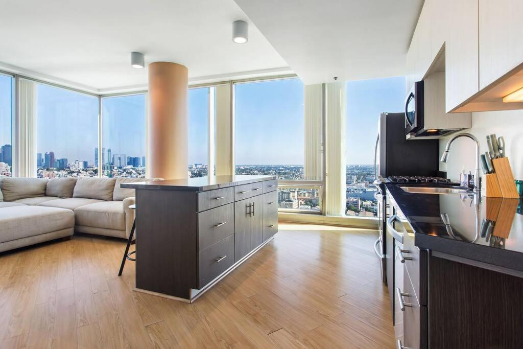 Ferienwohnung Lovely Upscale High Rise Private Parking & Pool Los Angeles Exterior foto