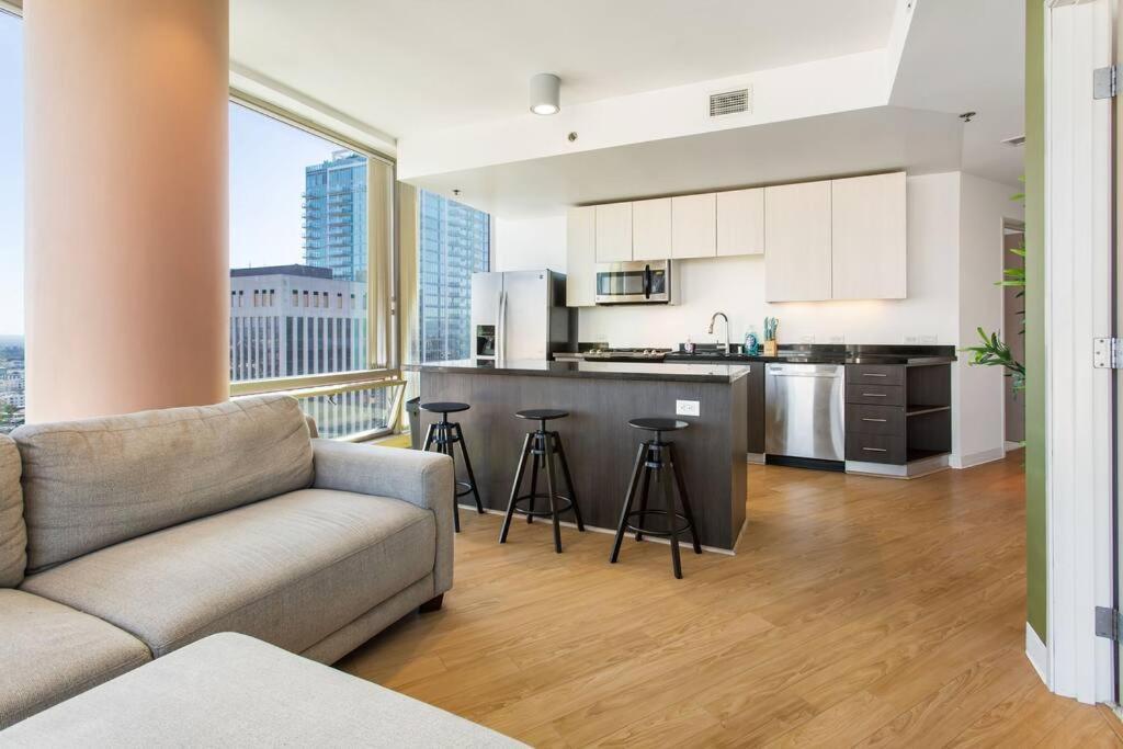 Ferienwohnung Lovely Upscale High Rise Private Parking & Pool Los Angeles Exterior foto
